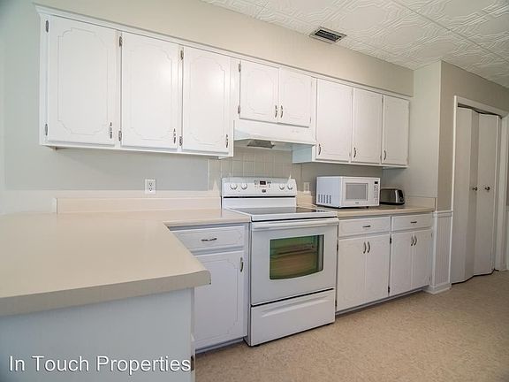 5th image of 3949 Foxridge Dr