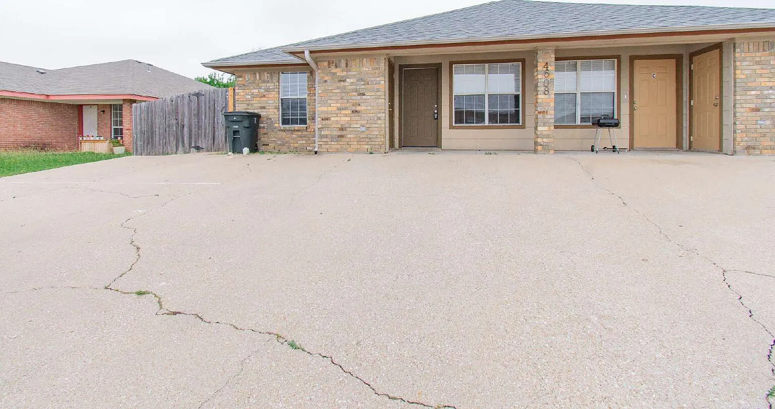 1 bed, 1.0 bath, 702 sqft, $695 — Photo 1