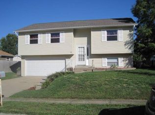 2004 Winter Hill Dr, O'Fallon, MO 63366