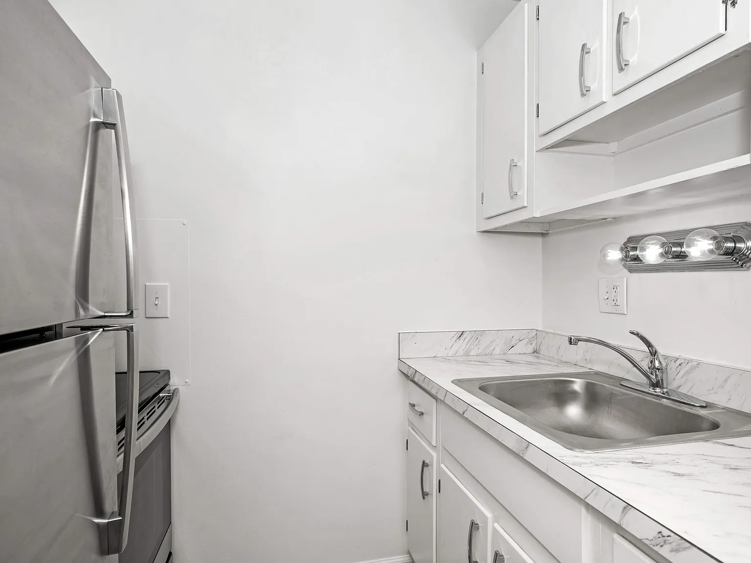 2935 Marshall Ave — Photo 4