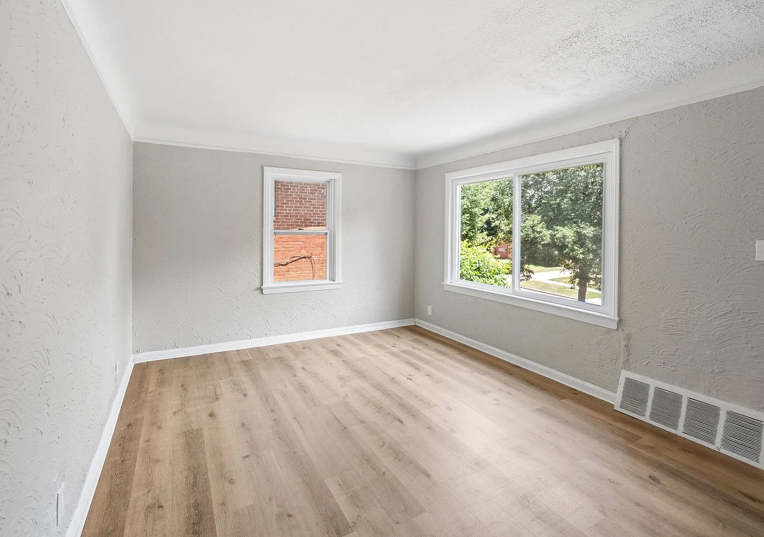 20803 Kenyon Dr — Photo 4