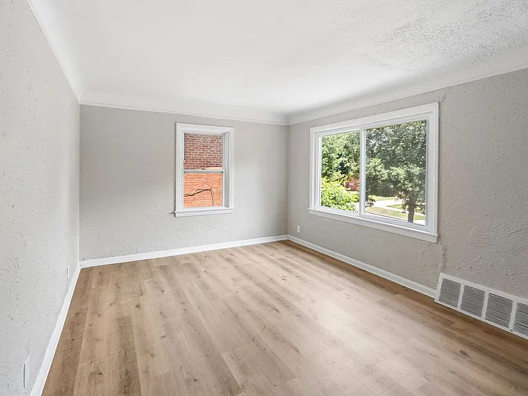 20803 Kenyon Dr — Photo 4