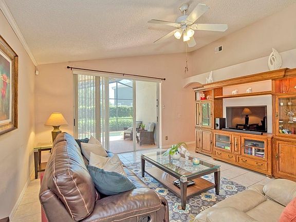 4th image of 1213 Royal Saint George Dr