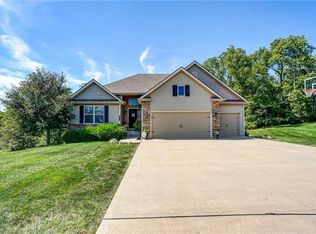 601 Tomahawk Ct, Smithville, MO 64089