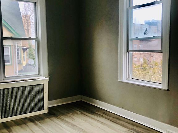 2nd image of 18 Clifton Pl #1A