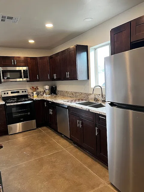 2 bed, 888 sqft, $1,250 — Photo 3