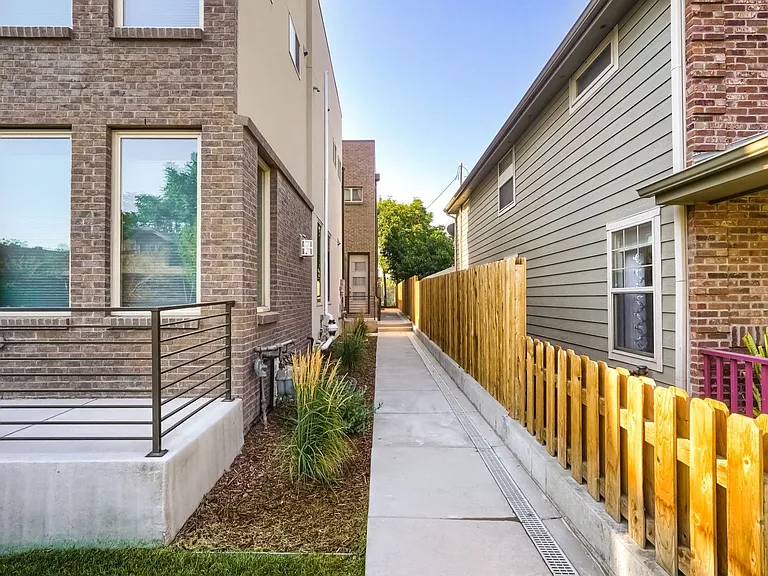 718 W 1st Ave — Photo 5