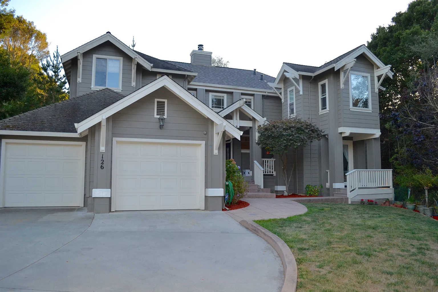 126 Victoria Ln photo 1