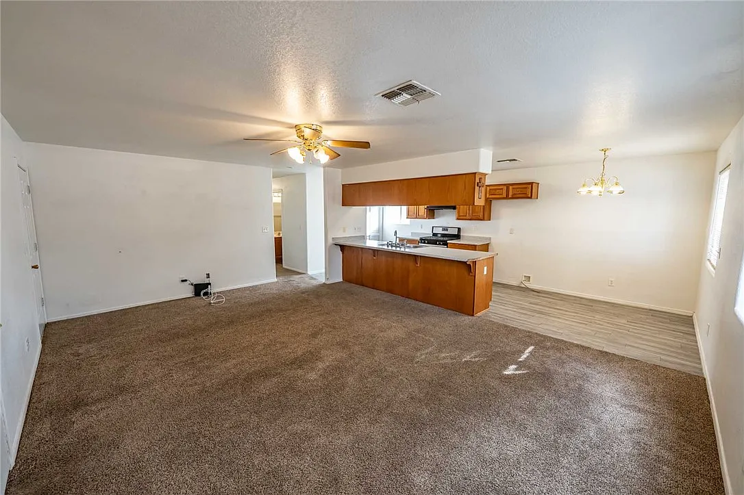 3 bed, 2.0 bath, 1164 sqft, $1,550 — Photo 3