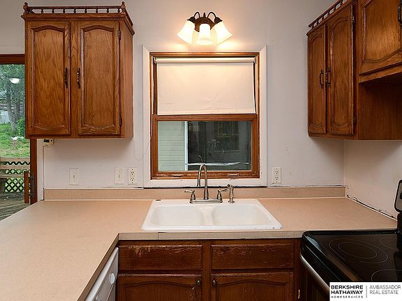 3rd image of 709 N 77th Ave