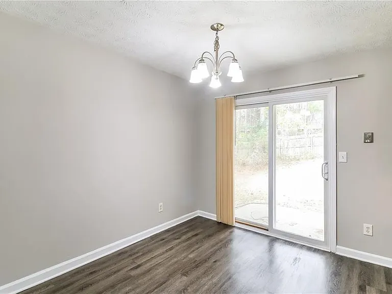 307 Hamilton Glenn #305 — Photo 5