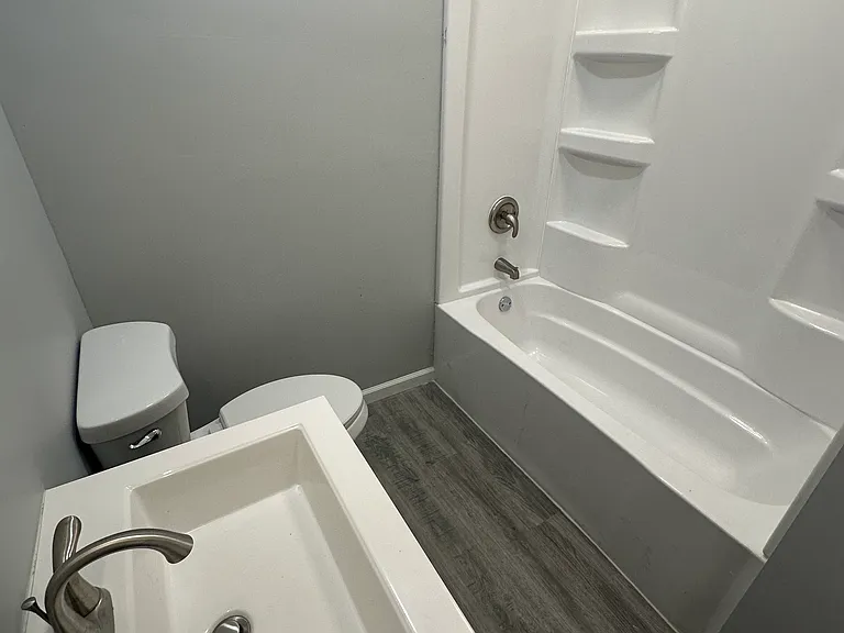 708 E Maryland St — Photo 10