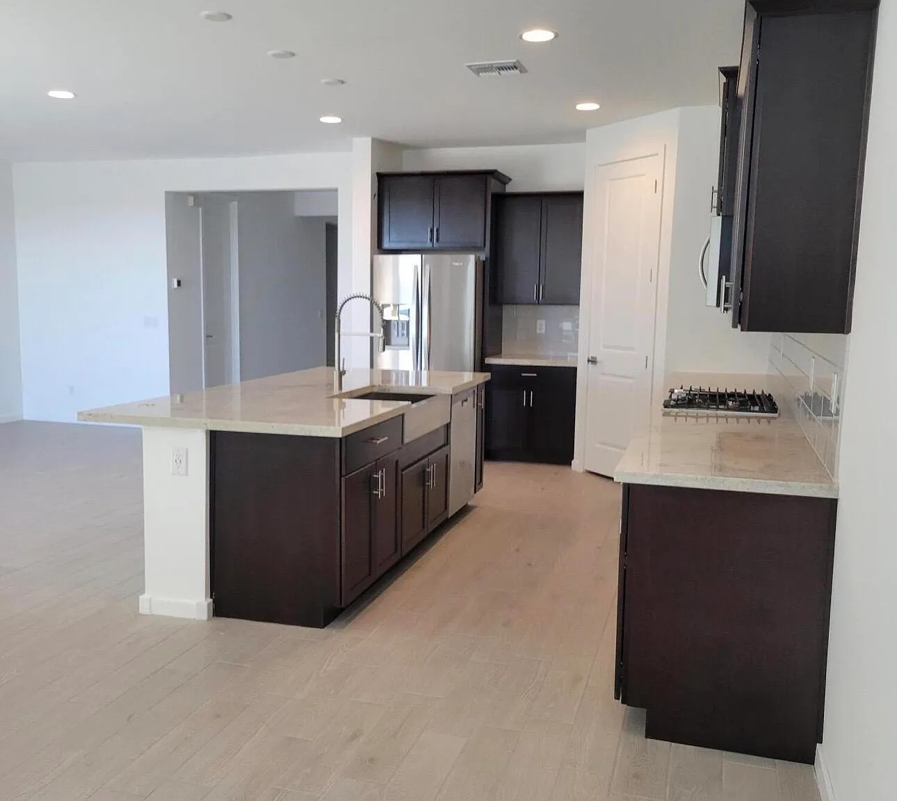 4 bed, 2.0 bath, 2150 sqft, $2,399 — Photo 3