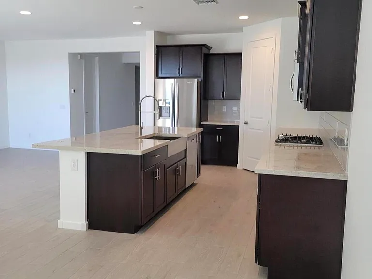 37100 N Rhinelander Dr — Photo 3