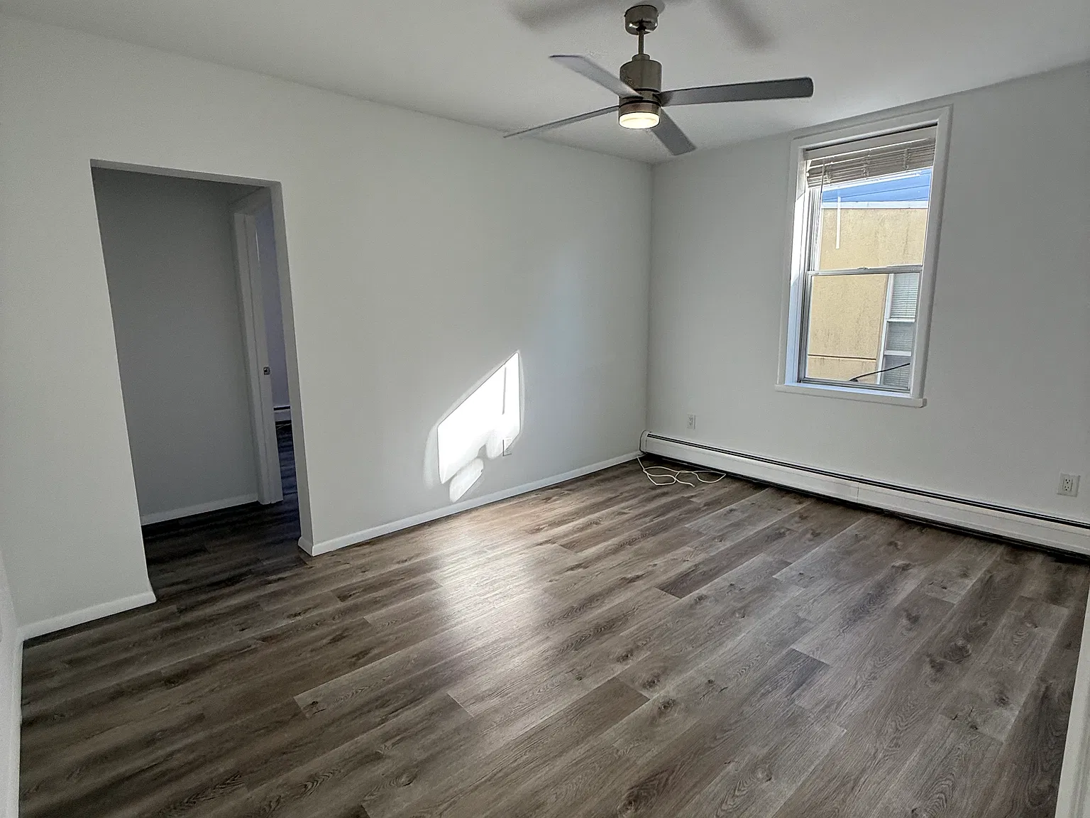 3 bed, 1000 sqft, $5,000 — Photo 3