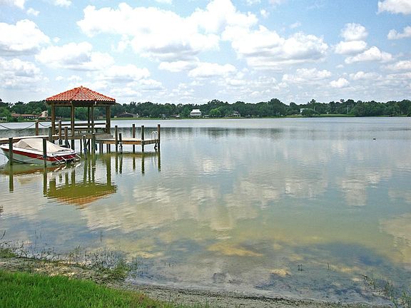 Community Dock on Lake Pineloch