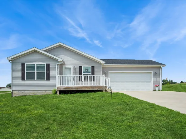 911 15th St, Guthrie Center, IA 50115