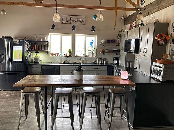 Kitchen/ gathering area