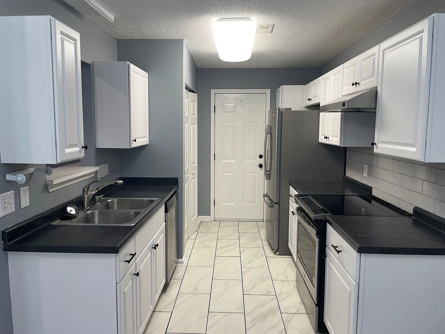 Beautiful 3BR/2BA Ranch Now Available in Booming Steel Creek Area! — Photo 2