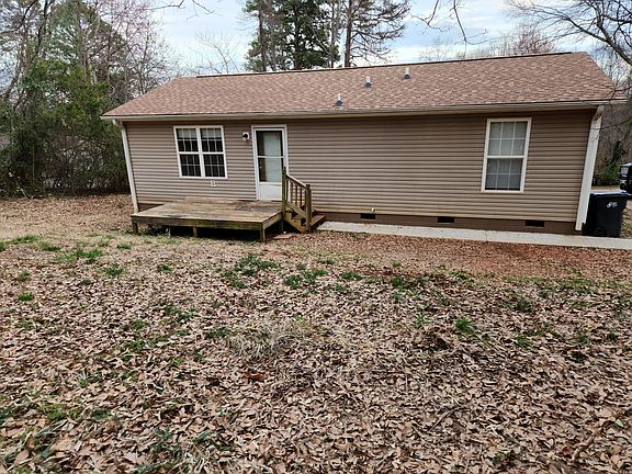3rd image of 602 Churchill Cir