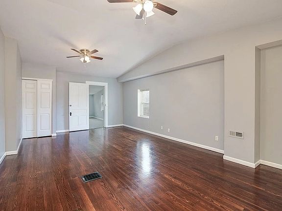 2nd image of 2323 Flora St