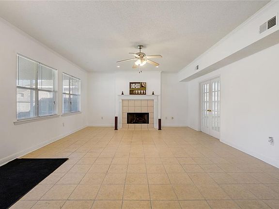 5th image of 264 Goldenwood Dr