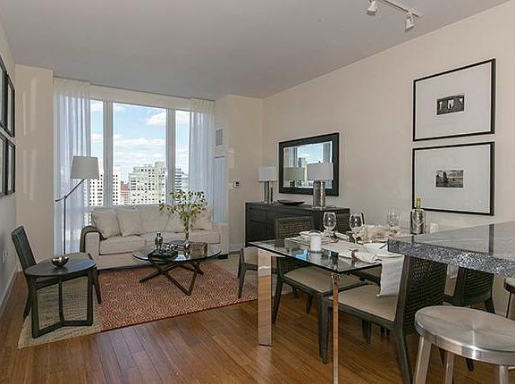 4th image of 160 W 62nd St APT 9F
