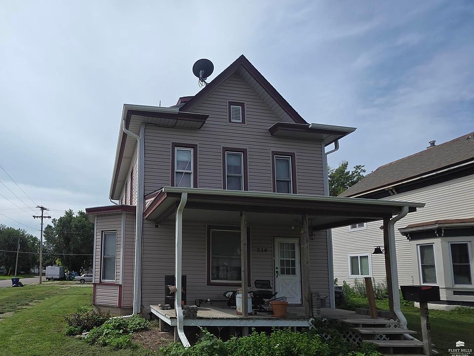 1st image of 216 E 1st St