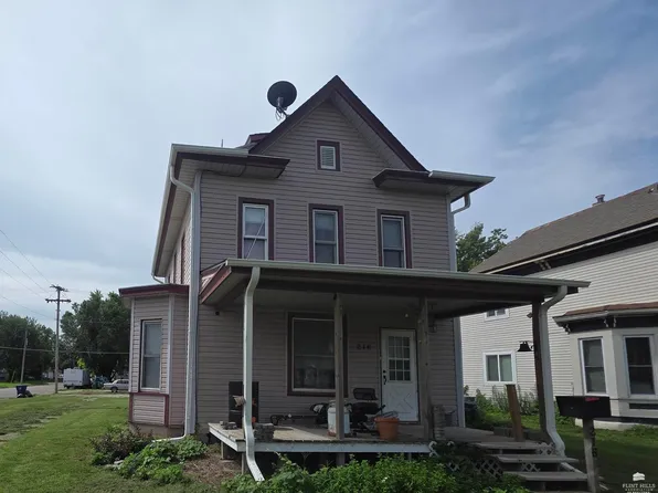 216 E 1st St, Abilene, KS 67410