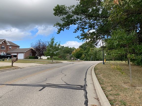 5th image of 100 Pinecrest Dr