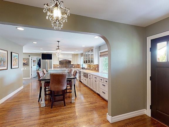 3rd image of 645 SE Meadow Vale Dr