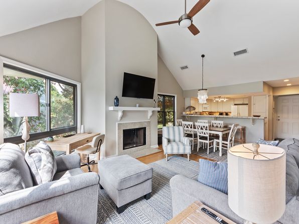 208 Little Oak Dr