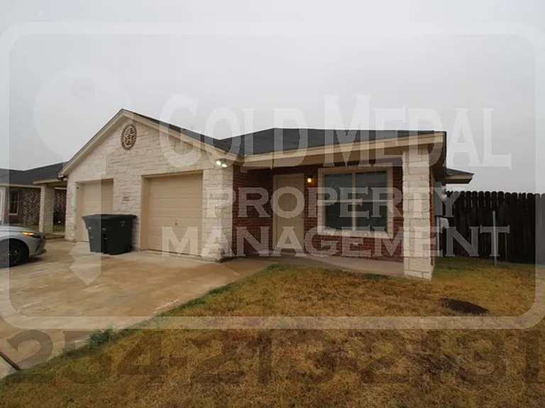 4505 Cambridge Dr — Photo 2