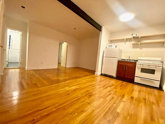 4th image of 33 Crooke Ave #2G