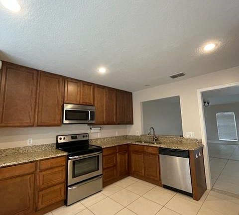 5th image of 906 Beresford Way
