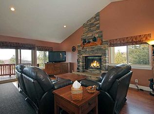 1023 Grass Valley Rd, Lake Arrowhead, CA 92352