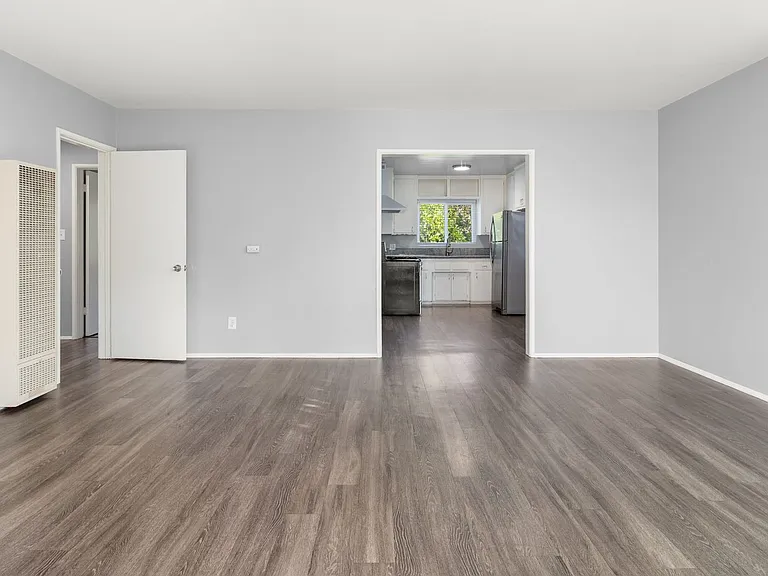 1577 Pine Avenue — Photo 8