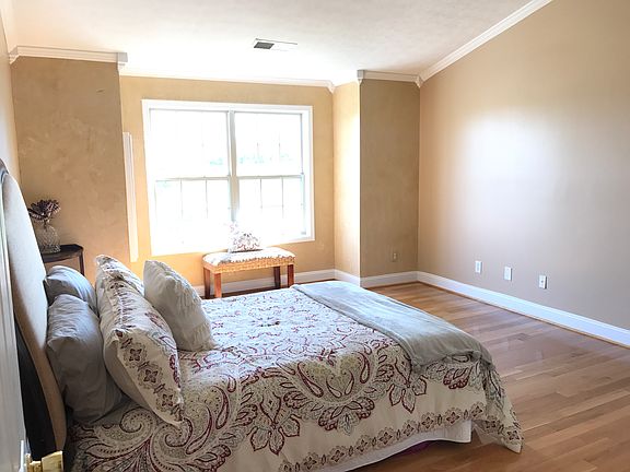 5th image of 705 Lauren Dr