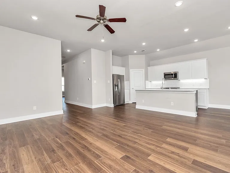 10515 Moon Valley Ln — Photo 17