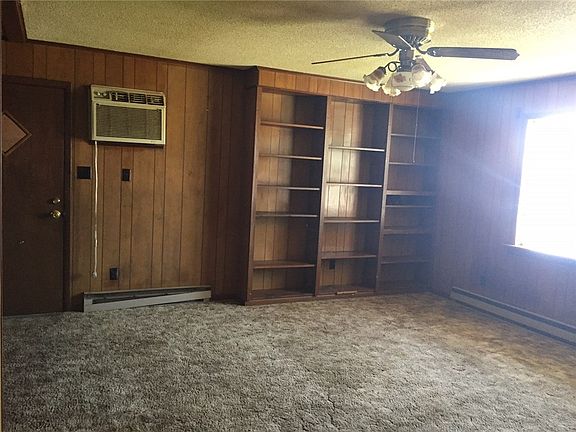 5th image of 806 W College St