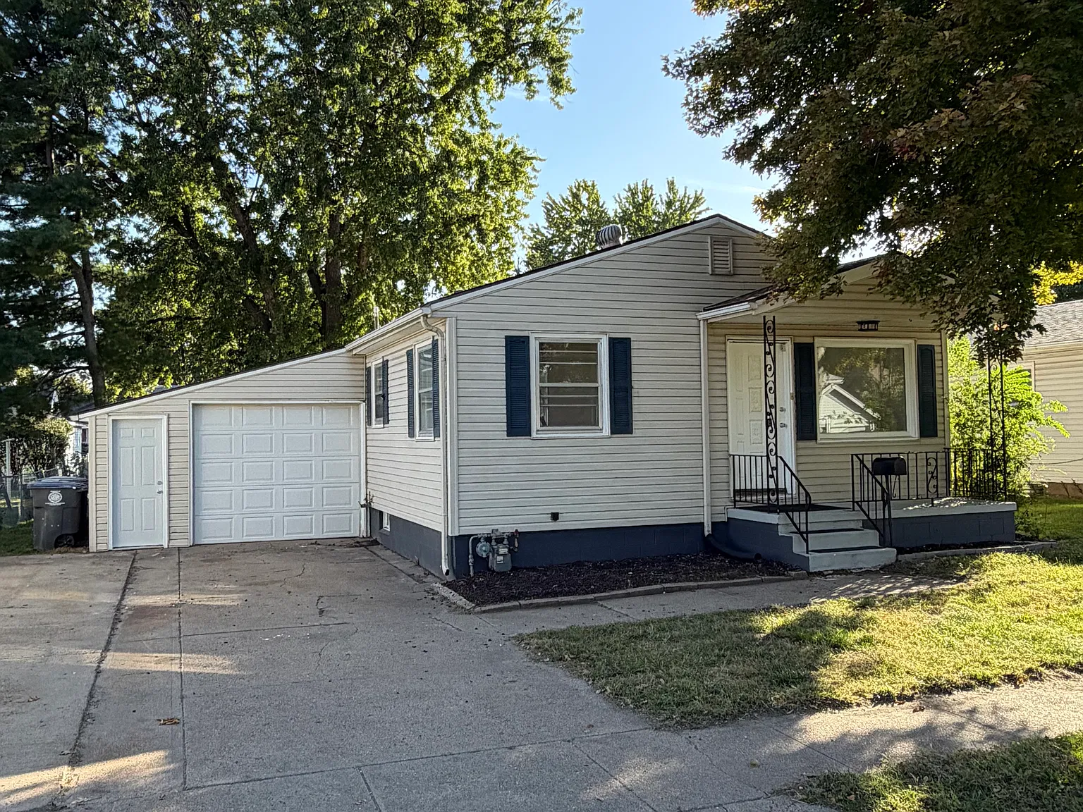 5 bed, 1758 sqft, $2,350 — Photo 1