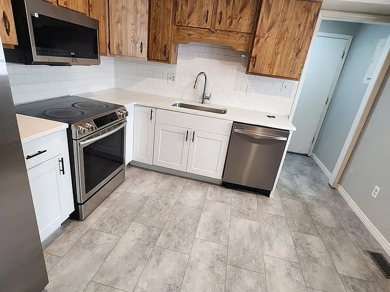 313 S Chelton Rd — Photo 7