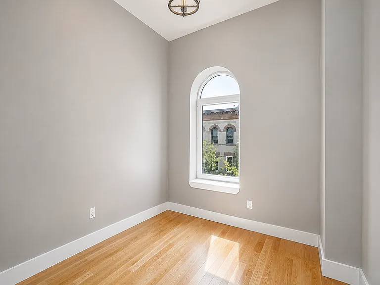 306 Linden St #4 — Photo 5