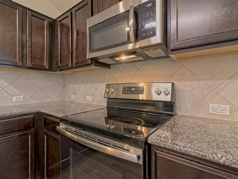 108 Circle Way — Photo 17