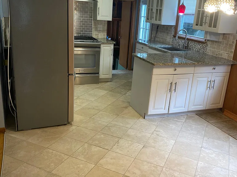 138 Warren Ave — Photo 1
