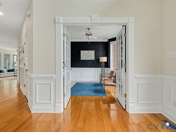 5th image of 723 Waterfront Dr