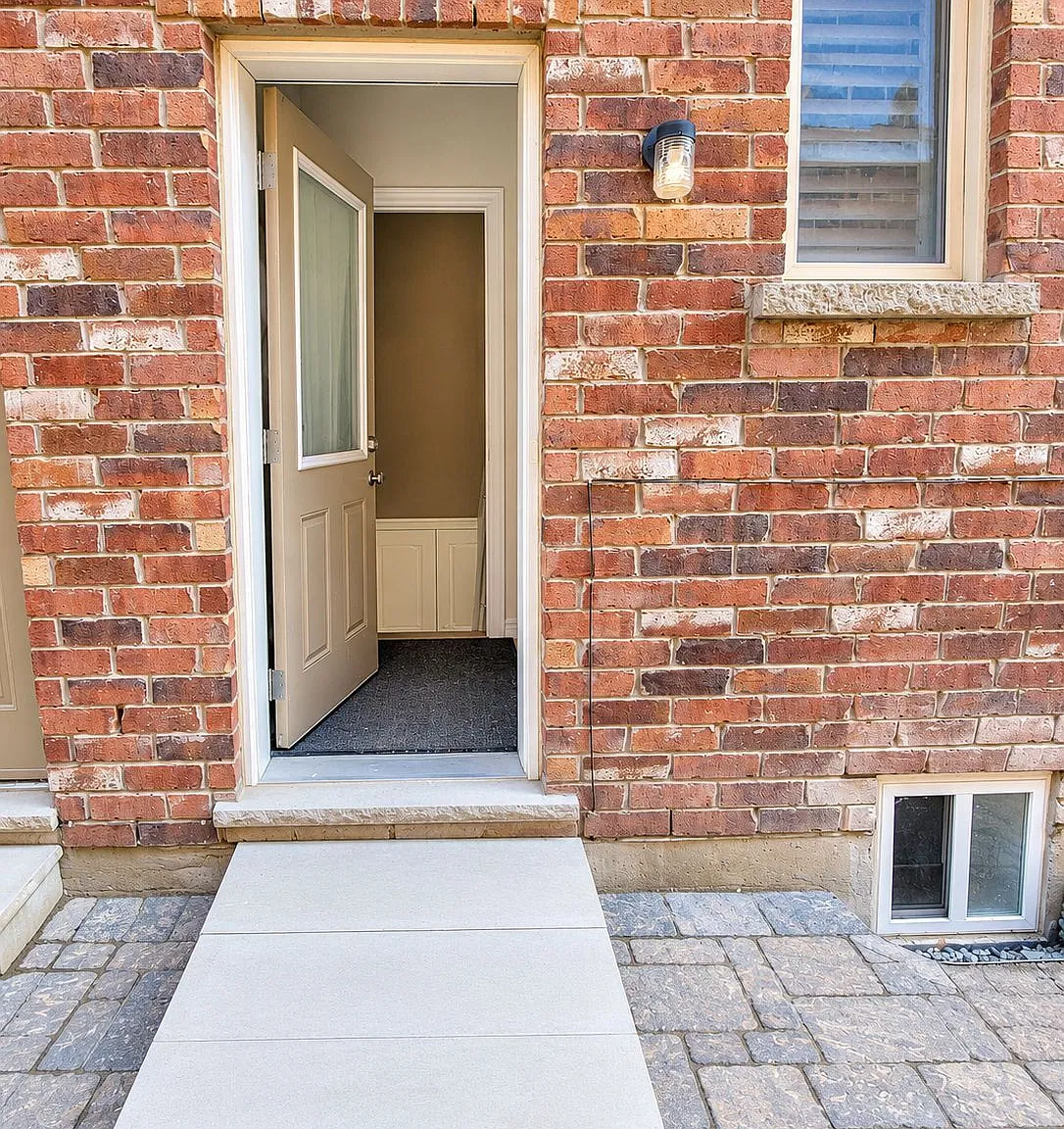 3 bed, $2,450 — Photo 2