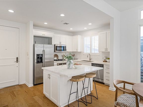 5th image of 3530 Clarington Ave APT 108
