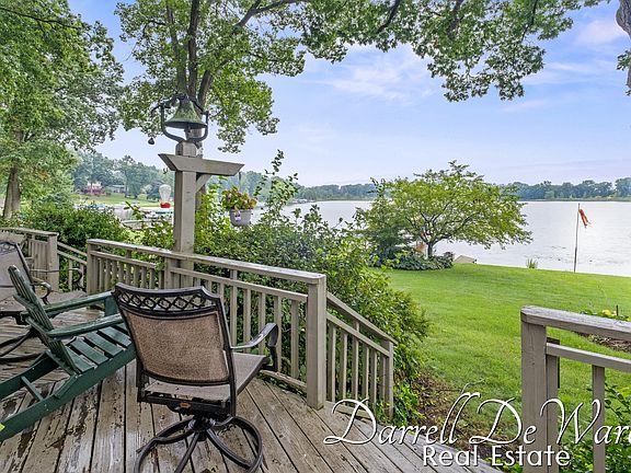 4th image of 2061 Oak Ln