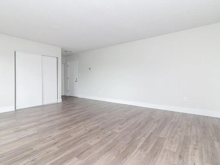 1017 Queens Ave #306 — Photo 4
